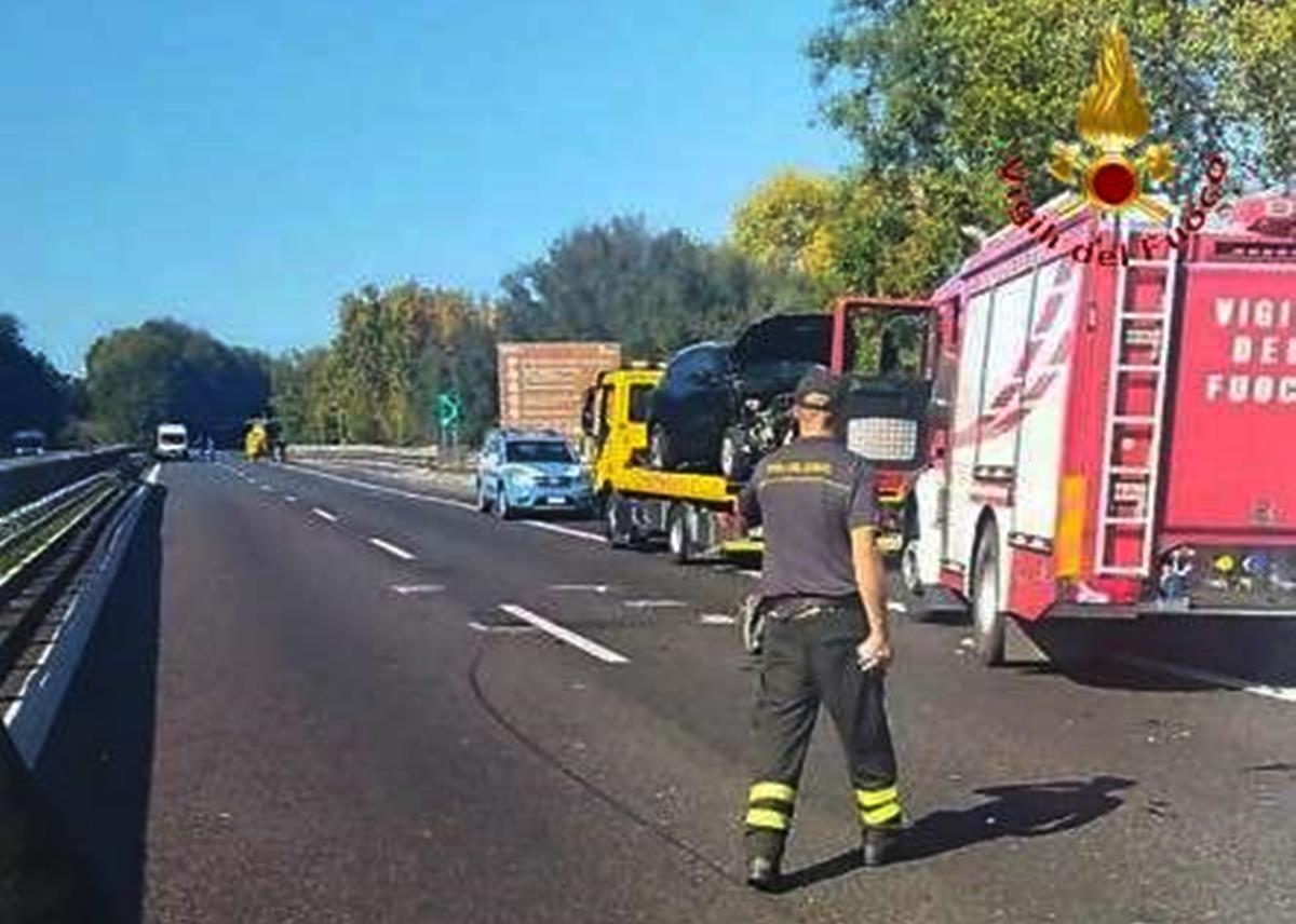 Incidente Lungo L A2 Nei Pressi Di Sant Onofrio Coinvolte Due Auto