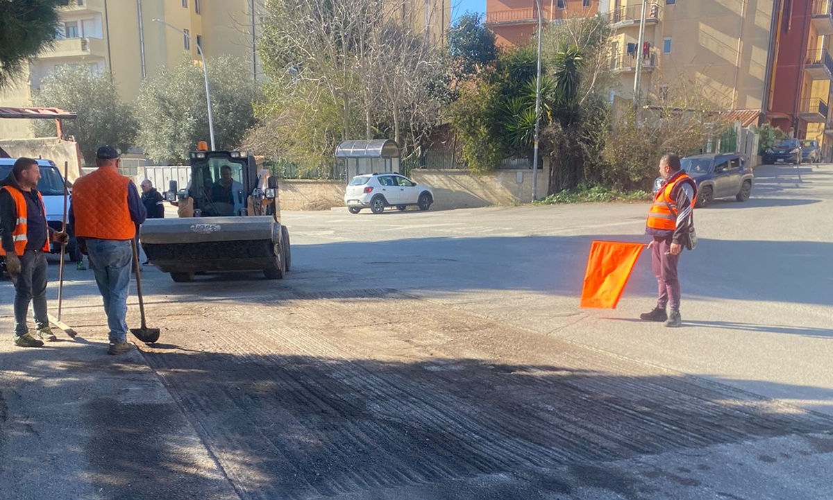 Buche A Vibo Iniziati I Lavori Per La Bitumazione Di Alcune Strade