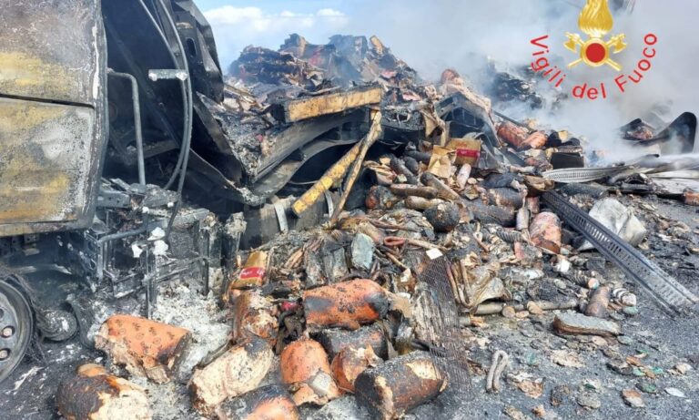 Incendio Autocarro In Autostrada Il Tratto Tra Pizzo E Sant Onofrio