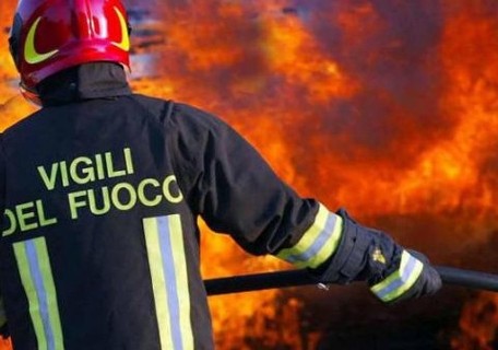 Quattro auto in fiamme nella notte nel Vibonese