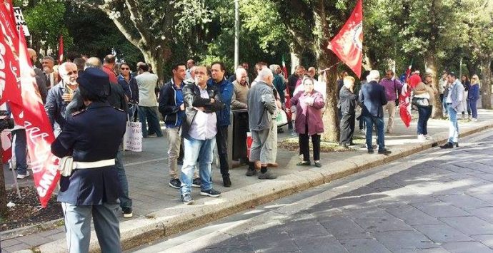 In corso la visita del ministro Orlando, fuori dal Tribunale sit-in della Cgil