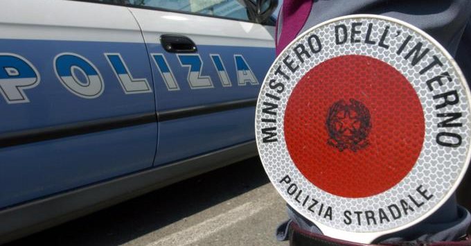 Evade dai domiciliari e si mette alla guida senza patente, arrestato