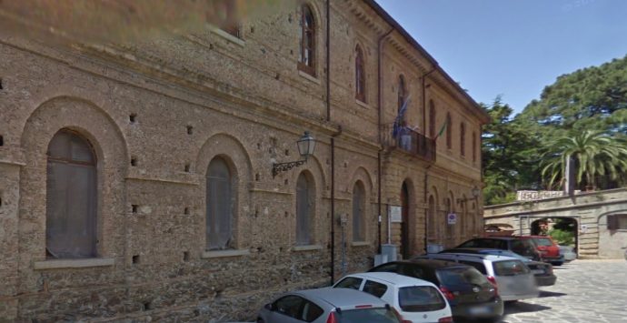 Locali pericolanti, chiuso l’Alberghiero di Vibo