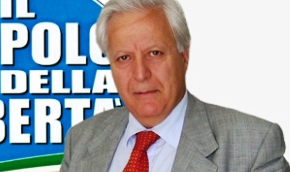 Forza Italia, Grillo contro Santelli: «Finto il comunicato di Berlusconi»