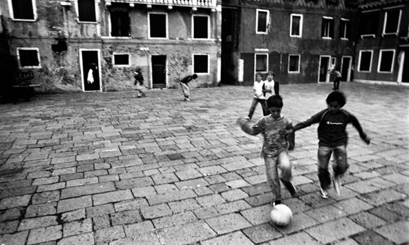 Vietato giocare a pallone a Serra, Barillari: «Provvedimento ingiusto»