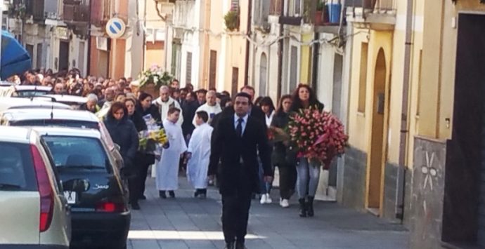 Funerali di Domenica Mandaradoni: “Quella corsa in ospedale trasformatasi in disperazione”