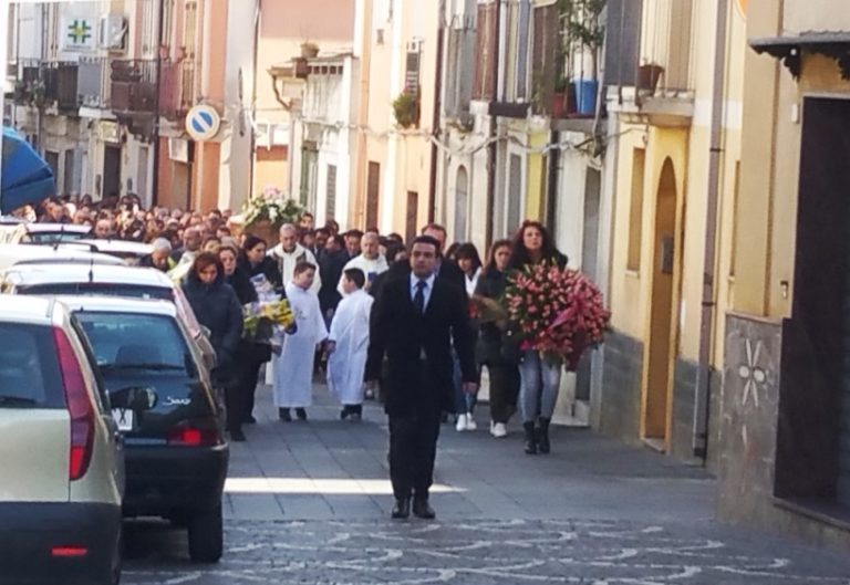 Funerali di Domenica Mandaradoni: “Quella corsa in ospedale trasformatasi in disperazione”