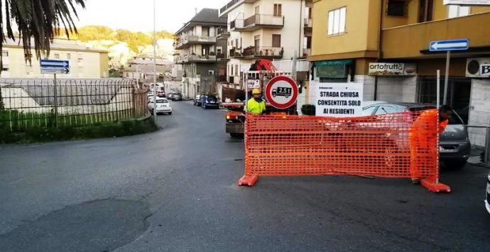 Lavori voragine, chiusa anche via Protettì