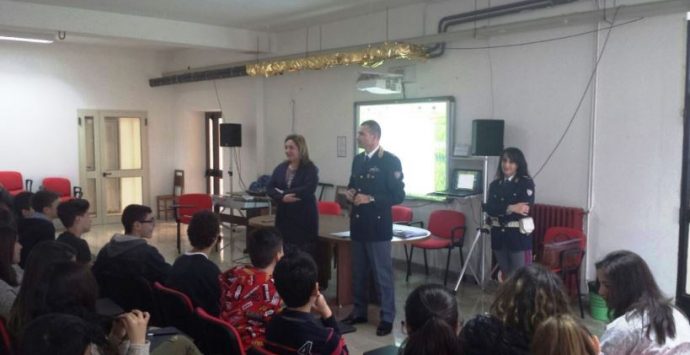 Con ‘Icaro’, la Polstrada porta la sicurezza a scuola