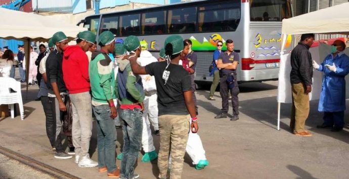 Migranti sbarcati a Vibo Marina, a buon fine le operazioni di accoglienza