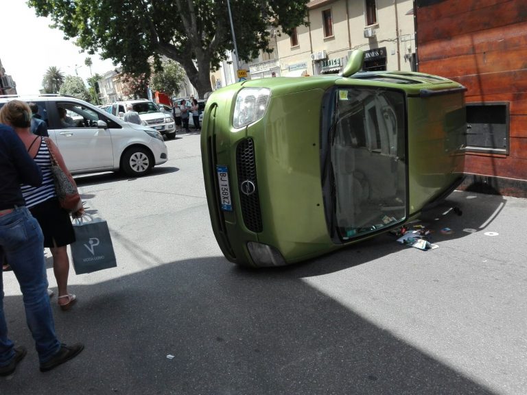 Rocambolesco incidente nel centro di Vibo