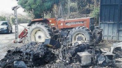 Capannone distrutto dalle fiamme, si propende per l’ipotesi dolosa