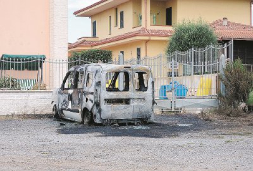 A Vena di Ionadi incendiati i mezzi di un’impresa edile