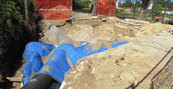 Lavori in via Paolo Orsi a Vibo, Nesci: «Stanno coprendo le Mura greche»