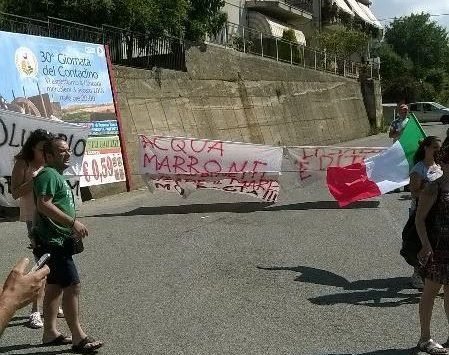 Acqua sporca a Nicotera, protesta rientrata