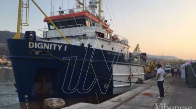 Migranti, lo sbarco della “Dignity I” a Vibo Marina (FOTO/VIDEO)