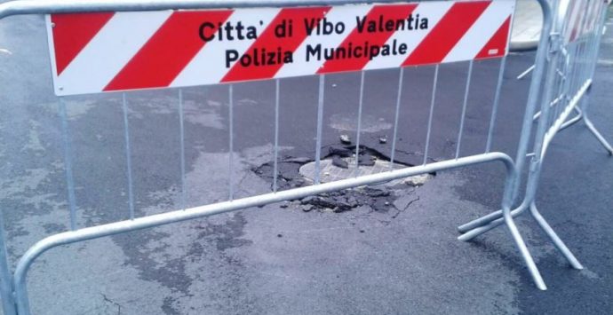 Il “triangolo della voragine” di nuovo chiuso al traffico