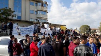 VIDEO | Gli studenti dell’Alberghiero prendono d’assalto la Provincia