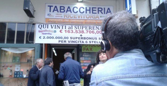 Superenalotto, a Vibo è “caccia” al fortunato vincitore