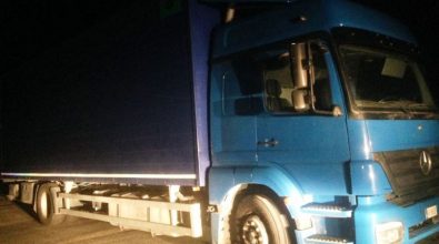 Simulano rapina in autostrada, denunciati due autotrasportatori