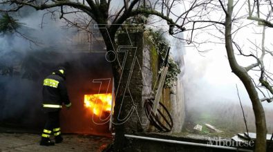 Incendio a Fabrizia, completamente distrutto un deposito di calzature (FOTO)