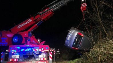 Auto fuori strada a Vazzano, i Vigili del fuoco salvano una famiglia di quattro persone (FOTO)