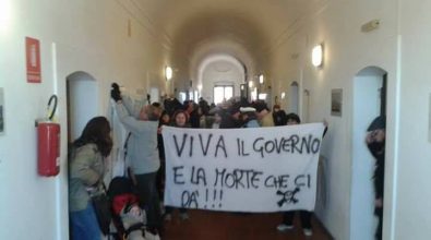 Acqua sporca a Nicotera, il “Movimento 14 luglio” occupa il Comune