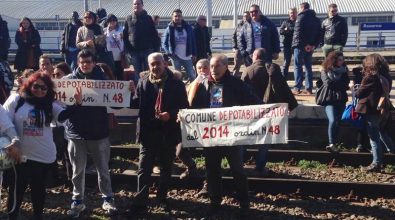 Acqua e mare sporchi a Nicotera, rientra la protesta alla stazione di Rosarno. La Regione risponde al movimento