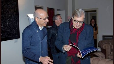 Vittorio Sgarbi in visita al Museo Limen: «Qui come alla Triennale di Milano»