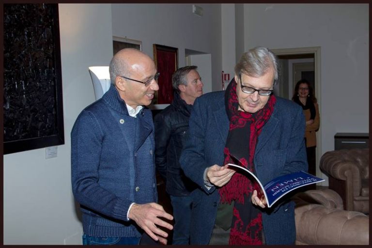 Vittorio Sgarbi in visita al Museo Limen: «Qui come alla Triennale di Milano»