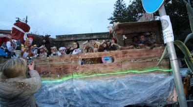 Bagno di folla al Carnevale di Vibo Marina. Spopola “Angela la cubista” (FOTO-VIDEO)