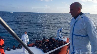 Trentasei migranti salvati dalla motovedetta Cp 265 nel Canale di Sicilia (FOTO/VIDEO)