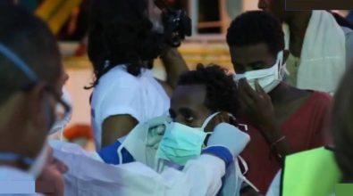 Sbarco migranti, la smentita di Talesa: «Nessuna epidemia tra i disperati giunti a Vibo Marina» (VIDEO)