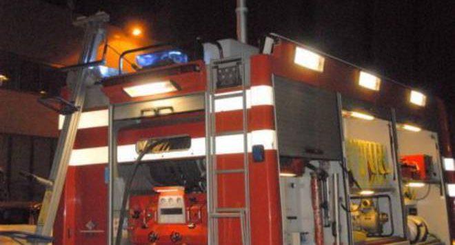 Incendio per corto circuito in una pizzeria del centro di Vibo, evacuata una famiglia