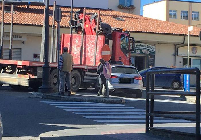 Incidente in pieno centro a Vibo: traffico in tilt