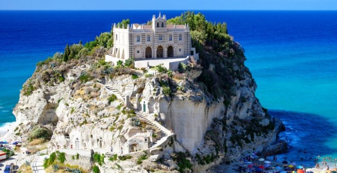 Un acquerello di Caracciolo per il logo di Tropea Capitale italiana della Cultura 2022