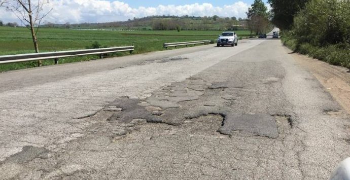 Sul Poro “strade da terzo mondo”, la disastrata viabilità provinciale indigna gli automobilisti (VIDEO)