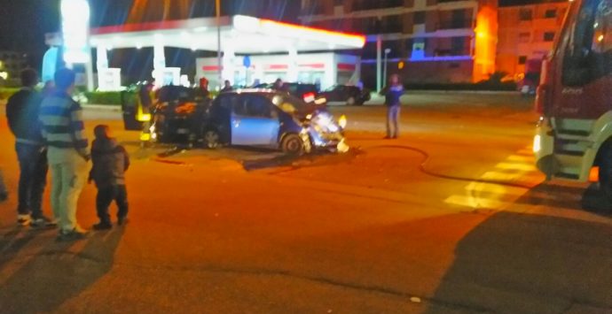 Incidente stradale a Vibo in zona Affaccio: quattro feriti (FOTO)