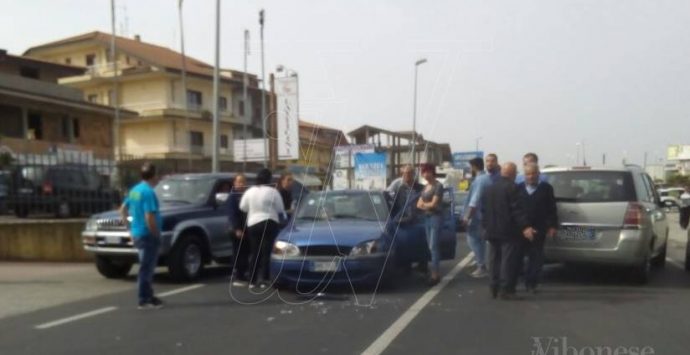 Incidente stradale a Vibo sulla Statale 18: ferita una donna