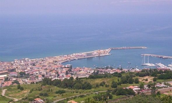 “Ferro” nell’acqua oltre i limiti consentiti, ordinanza di divieto a Vibo Marina