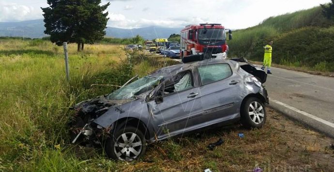 Incidente stradale nel Lametino, muore 21enne di Filadelfia