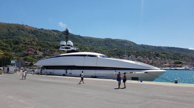 A Vibo Marina il superyacht Crazy Me del miliardario Rattan Chadha