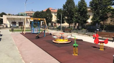 Parco giochi di piazza Annarumma: Rotaract dona due giostre per i bimbi