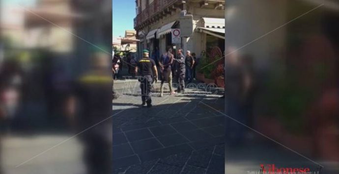 Controlli della GdF agli ambulanti a Vibo, venditore inveisce contro le Fiamme gialle (VIDEO)