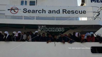 Migranti: arrivata a Vibo Marina la nave Aquarius con 588 persone (VIDEO)