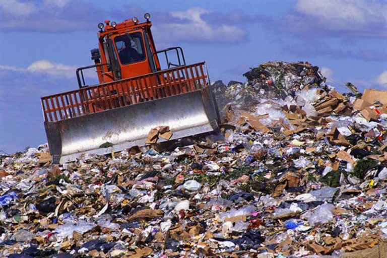 Mileto, il sindaco sulla gestione dei rifiuti: «Uno spreco spendere 400 mila euro l’anno di discarica»