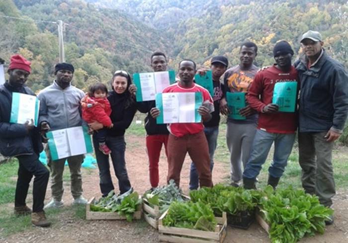 Migranti e agricoltura sociale, a Vallelonga si fa integrazione partendo dalla terra