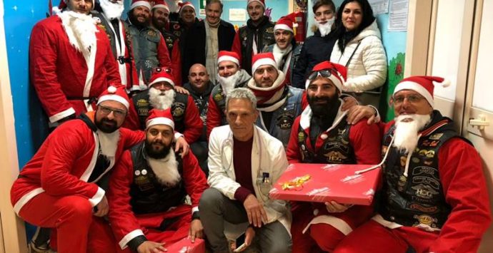 Babbi Natale in Harley-Davidson nel reparto Pediatria dell’ospedale di Vibo