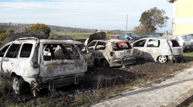 Otto auto incendiate nel Vibonese, indagano i carabinieri (VIDEO)