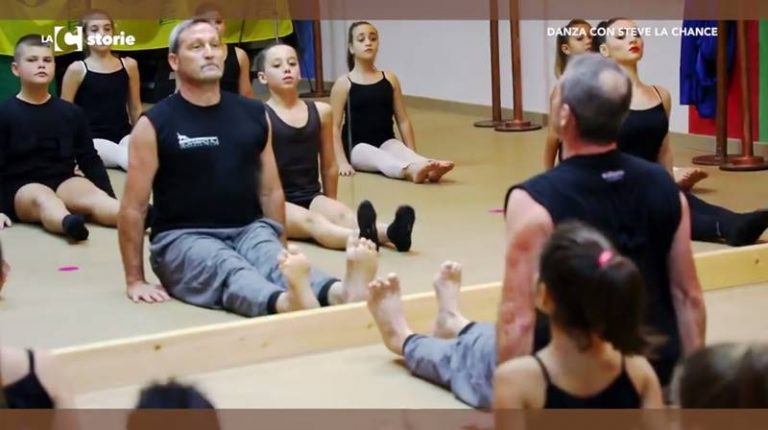 Steve La Chance a Vibo Marina, piccoli danzatori vibonesi a lezione dal ballerino di “Amici” (VIDEO)